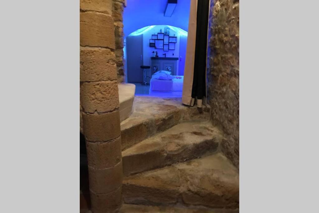 Les Secrets d'Alcôve, nuitées Romantiques avec SPA Aix-en-Provence Exterior foto