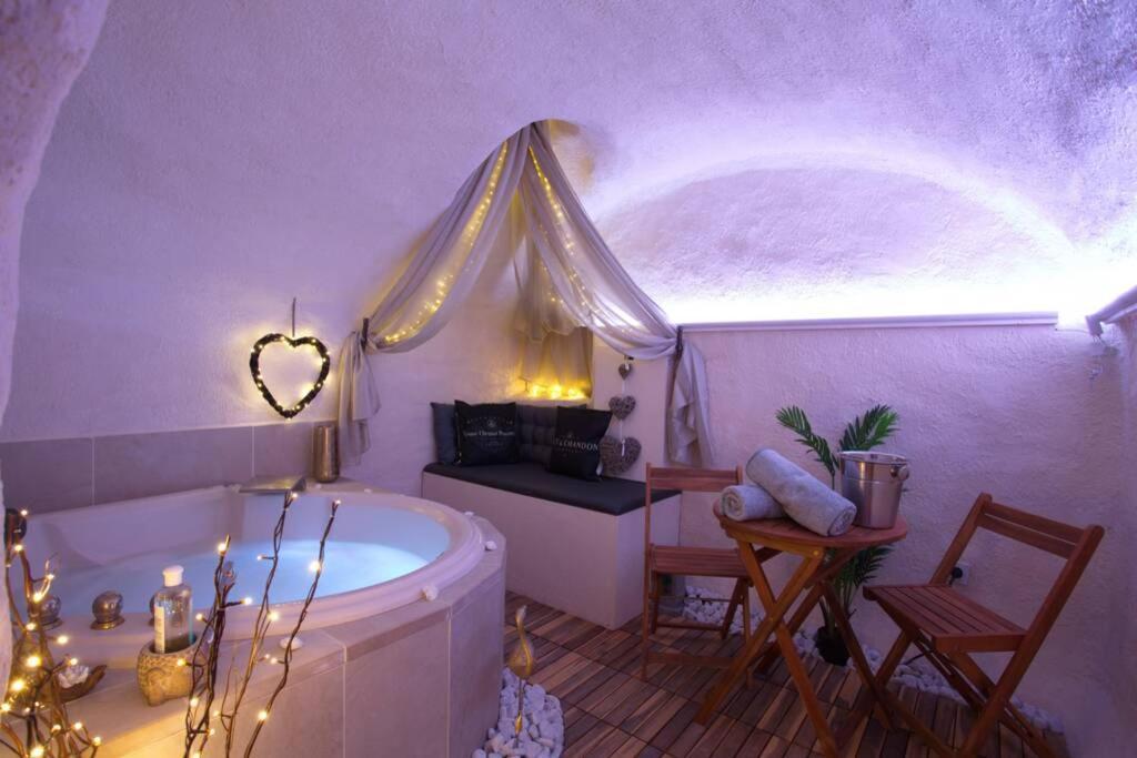 Les Secrets d'Alcôve, nuitées Romantiques avec SPA Aix-en-Provence Exterior foto