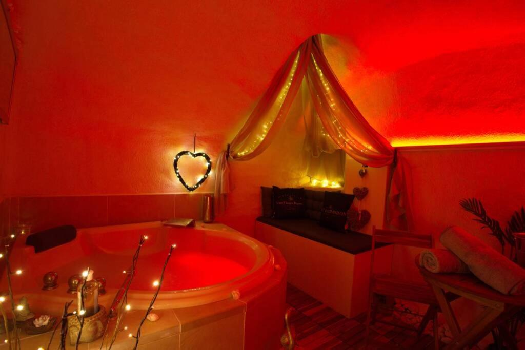 Les Secrets d'Alcôve, nuitées Romantiques avec SPA Aix-en-Provence Exterior foto