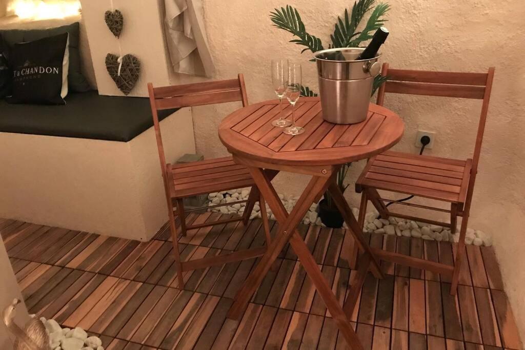 Les Secrets d'Alcôve, nuitées Romantiques avec SPA Aix-en-Provence Exterior foto