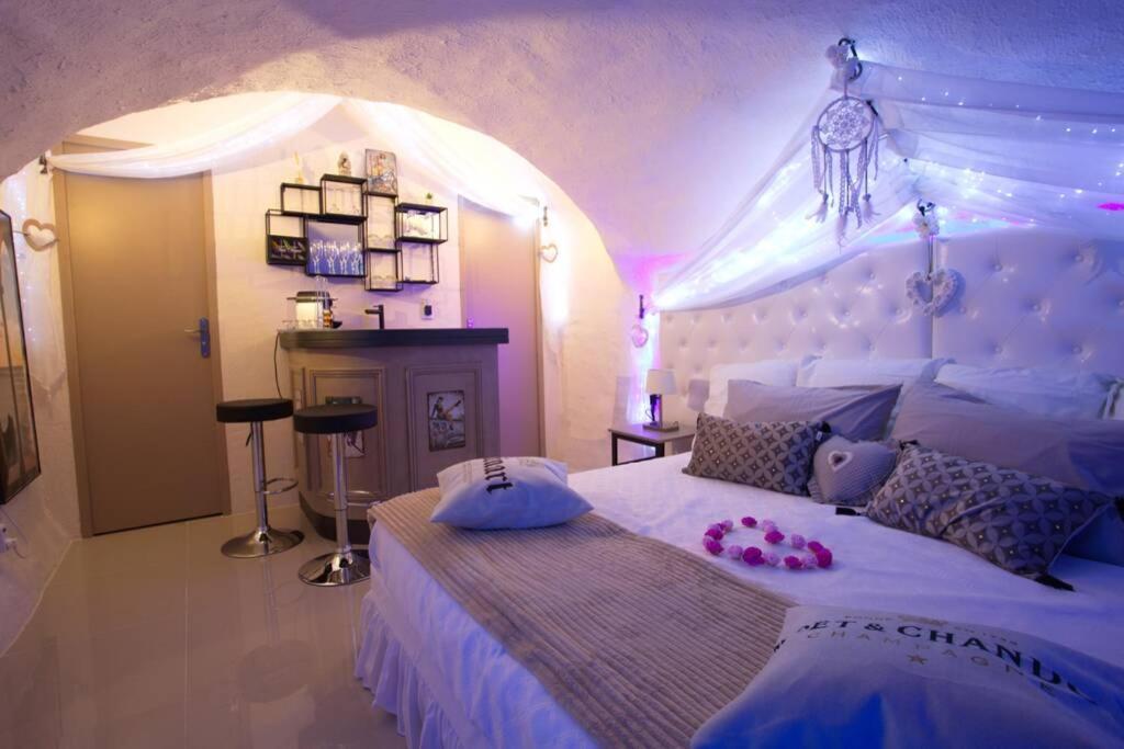 Les Secrets d'Alcôve, nuitées Romantiques avec SPA Aix-en-Provence Exterior foto