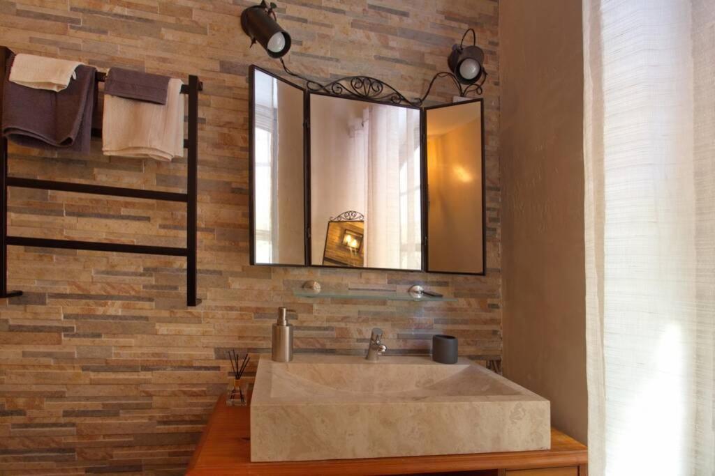 Les Secrets d'Alcôve, nuitées Romantiques avec SPA Aix-en-Provence Exterior foto