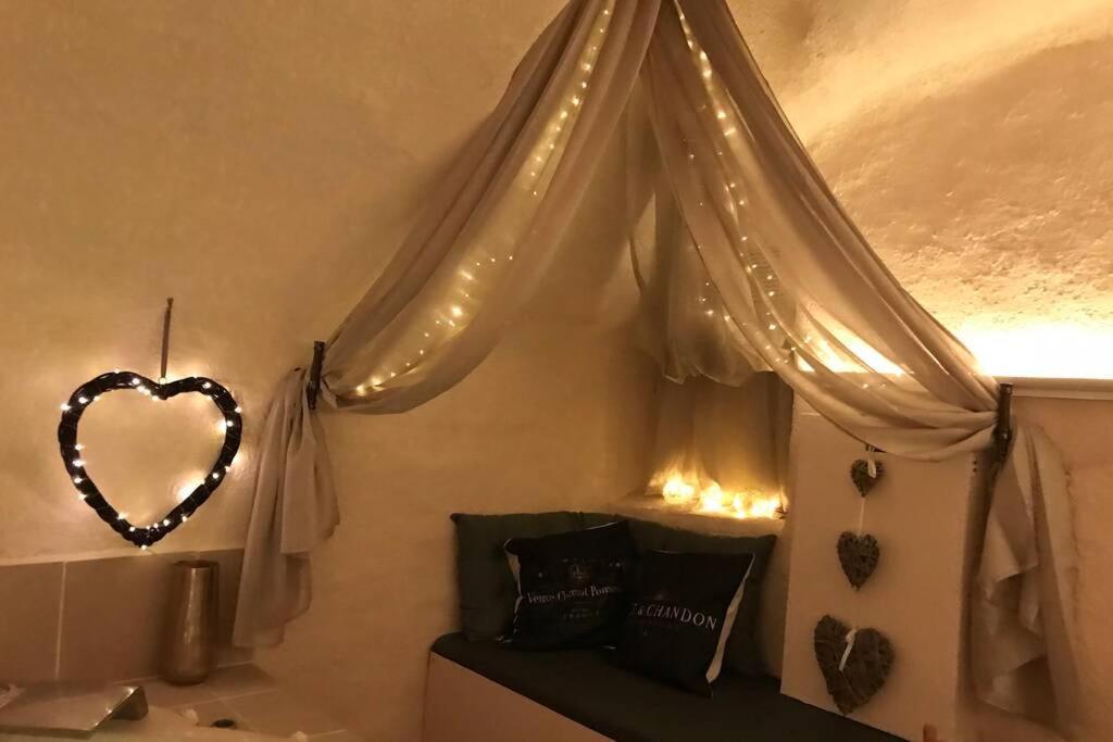 Les Secrets d'Alcôve, nuitées Romantiques avec SPA Aix-en-Provence Exterior foto